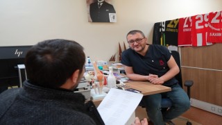 Hastaneden randevu alamayınca doktora taşlama şiir yazdı