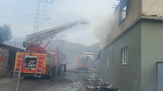 Hatayda 2 katlı müstakil ev alevlere teslim oldu