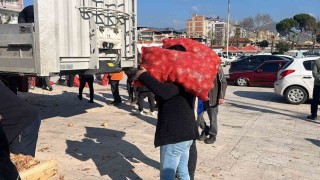 Hayır için dağıtılan tonlarca soğan bir saatte tükendi