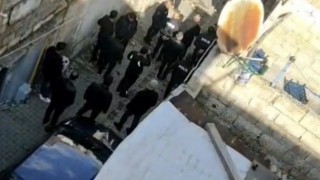 Hırsızlık için eve giren üvey kardeşin boğmaya çalıştığı kadın hastanede hayatını kaybetti