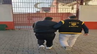 Hırsızlık suçundan aranan şahıs Efelerde yakalandı