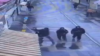 Iğdır'da kız çocuğunun bıçaklı saldırıya uğradığı anlar kamerada