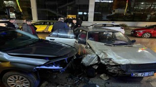 İki otomobilin çarpıştığı kazada 1 kişi yaralandı