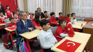 İkinci dönemin ilk dersinin konusu Bayrak