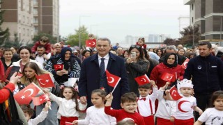 İlkadımda minik yüreklerden Türk bayrağına büyük sevgi