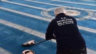 İncirliova Acarlar Camiinde temizlik çalışması yapıldı