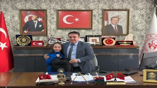 İşitme Engelliler Şampiyonasında derece yapan Bilecikli sporcuya İl Müdürü Demirden tebrik