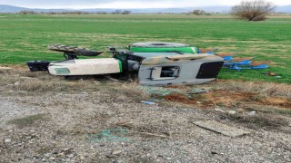 Ispartada şarampole yuvarlanan traktörün sürücüsü yaralandı