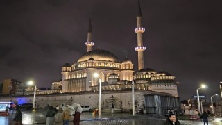 İstanbulda Berat Kandili dualarla idrak edildi