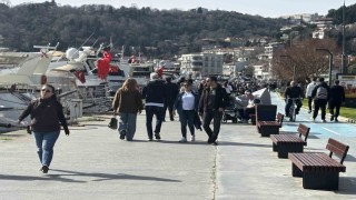 İstanbulda güneşli havayı fırsat bilenler Bebek sahiline akın etti