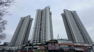 İstanbulda lüks sitede 30uncu kattan düşen çocuk hayatını kaybetti