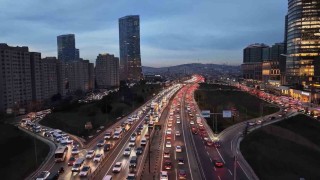 İstanbulda trafik yoğunluğu yüzde 80e ulaştı