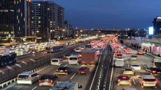 İstanbulda trafik yoğunluğu yüzde 83e ulaştı