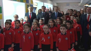 İstanbulda yarıyıl tatilinin ardından ders zili çaldı: İlk ders Bayrak Sevgisi oldu