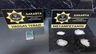 İstanbuldan Sakaryaya zehir taşıyan iki şahıs tutuklandı