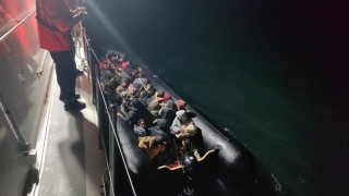 İzmir açıklarında 59 düzensiz göçmen yakalandı