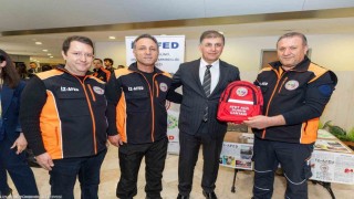 İzmir Büyükşehir Belediye Başkanı Tugay: Birden fazla yangın uçağı kiralamaya hazırız