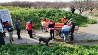 İzmir İtfaiyesi tavuk çiftliğinde mahsur kalan hayvanlar için zamanla yarıştı