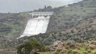 İzmirde aşırı yağışlar sonrası barajlardan kontrollü su bırakılıyor