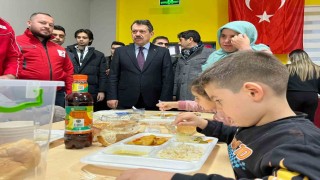 İzmirde örnek proje: Yükümlüler her gün 2 bin kişiye iftar hazırlıyor