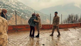 Jandarmadan minik yüreklere anlamlı ziyaret