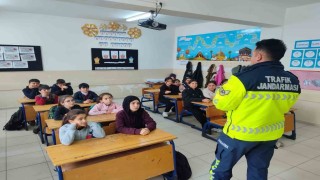 Jandarmadan öğrenci ve öğretmenlere trafik eğitimi