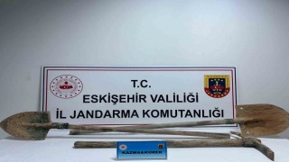 Kaçak kazı yapan 2 kişi suçüstü yakalandı