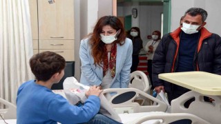 Kanser hastası çocuklara moral ziyareti