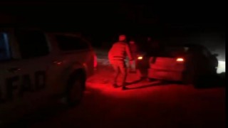 Kar ve tipiden yolda mahsur kalan vatandaşları AFAD ekipleri kurtardı