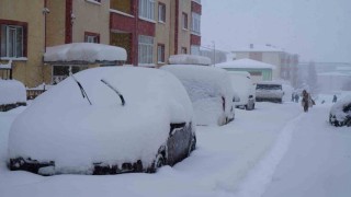 Kar yağışı Erzurumu felç etti, okullar tatil, kar kalınlığı 50 santimetreyi geçti, bin 167 köy yolu ulaşıma kapalı