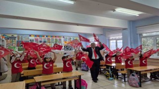 Karabükte öğrenciler ikinci döneme Türk bayraklarıyla başladı