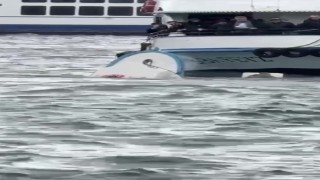 Karaköyde yolcu vapuru balıkçı teknesine çarptı: Denize düşen kişi kurtarıldı