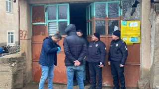 Karamanda bir kişi evinin deposunda silahla vurulmuş halde bulundu