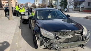 Karamanda ciple otomobil çarpıştı: 1 yaralı