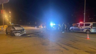 Karamanda ciple otomobil çarpıştı: 4 yaralı