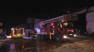Karamanda dorse üretim fabrikasında yangın paniği