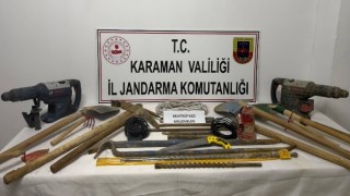 Karamanda jandarma uyuşturucu ve kazı malzemeleri ele geçirdi