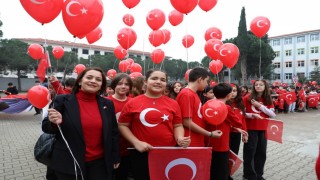 Karasuda sokaklar kırmızı beyaza büründü