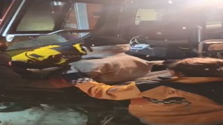Karla kaplı köy yolunda hasta, paletli ambulansla taşındı