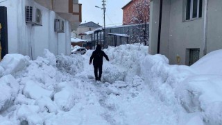 Karlıovada 40 gündür süren kar yağışı hayatı zorlaştırıyor