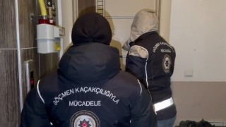 Karsta apartta 4 düzensiz göçmen yakalandı