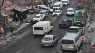 Karsta araç sayısı 54 bin 967ye ulaştı, trafikte yoğunluk arttı