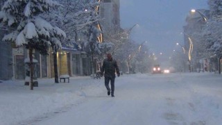 Karsta eğitime kar engeli: 40 santimetre kar yağdı!