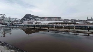 Karsta Şubat ayında karlar eriyor
