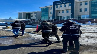 Karsta uyuşturucu operasyonu: 3 tutuklama