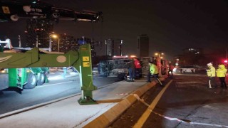 Kartalda ambulans ile cip kafa kafaya çarpıştı: 3 yaralı