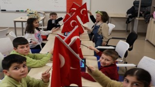 Kartepe Genç Akademide yeni dönem bayrak sevgisiyle başladı