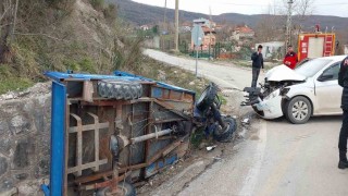 Kastamonuda otomobil ile pat pat çarpıştı: 3 yaralı