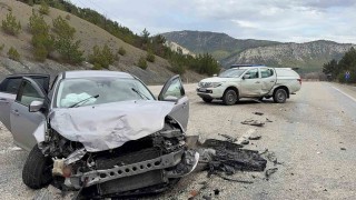 Kastamonuda pikap ile otomobil çarpıştı: Eski belediye başkanı yaralandı