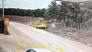 Kaygan yolda takla atan araçtaki 2 kişi yaralandı